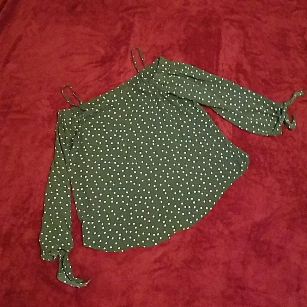 Off shoulder shirt